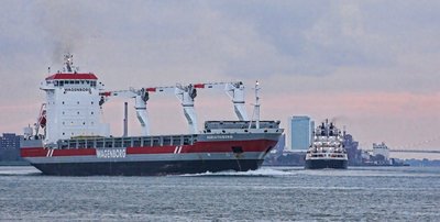 Algomarine enters the Detroit River