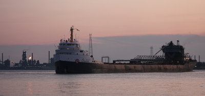 Algomarine, pivoting in the Detroit River