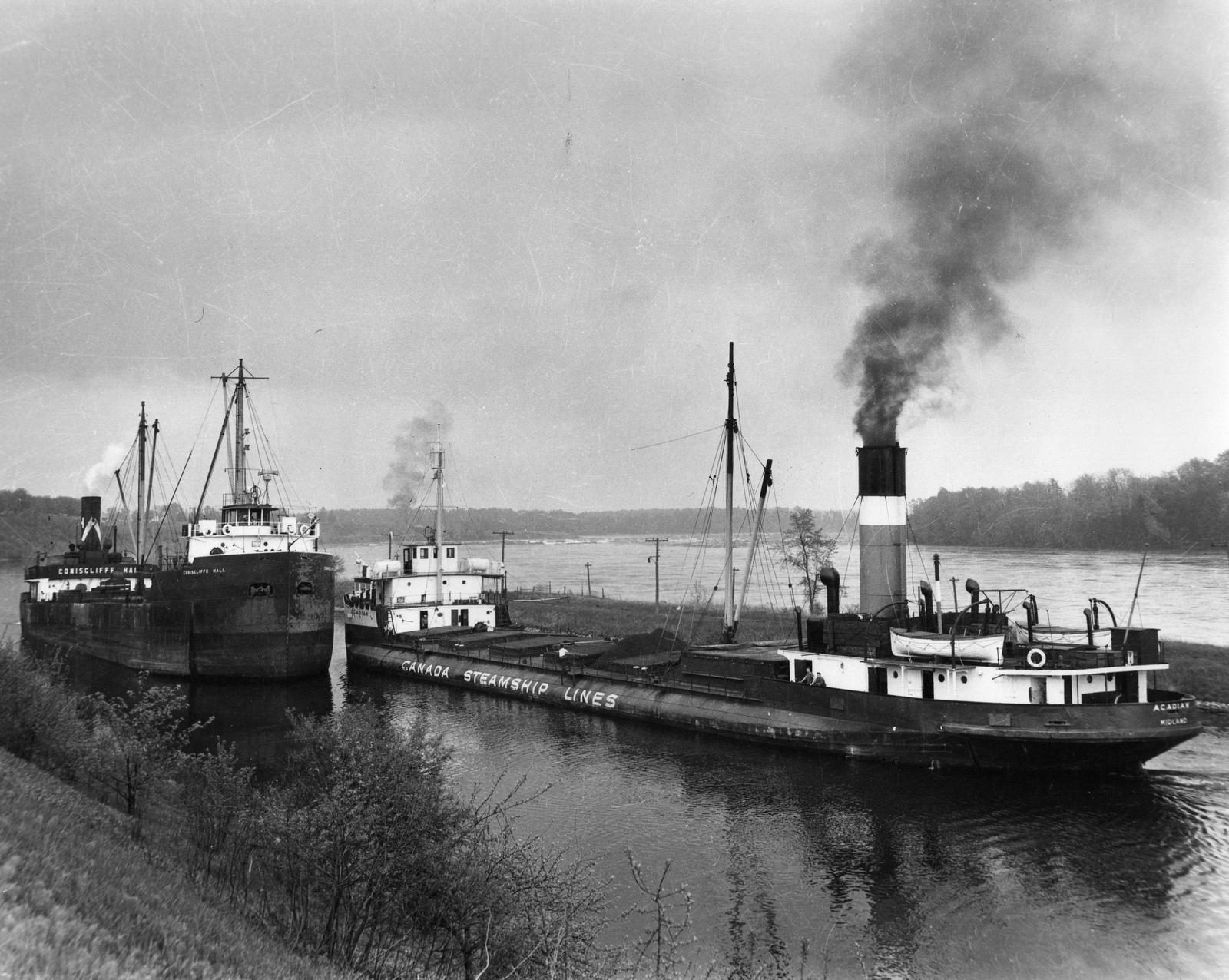 ACADIAN passing the CONISCLIFFE HALL in the Cornwall Canal